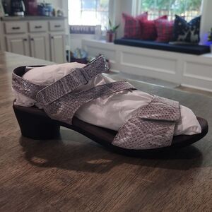 Mephisto Sandal Gray Snake Print Leather Sz 40 9.5 10 New Comfort